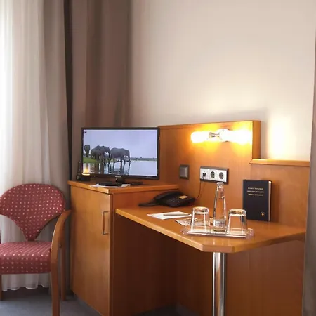 Neumaiers Hirsch -gasthof Und Hotel 3*