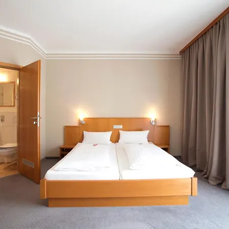 Neumaiers Hirsch -gasthof Und Hotel 3*